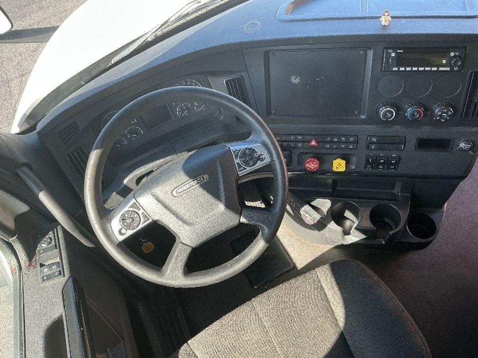 Sleeper Tractor-Heavy Duty Tractors-Freightliner-2024-T12664ST-Torrance-CA-657,175\n\t\tmiles-$ 83,250 - Image 10