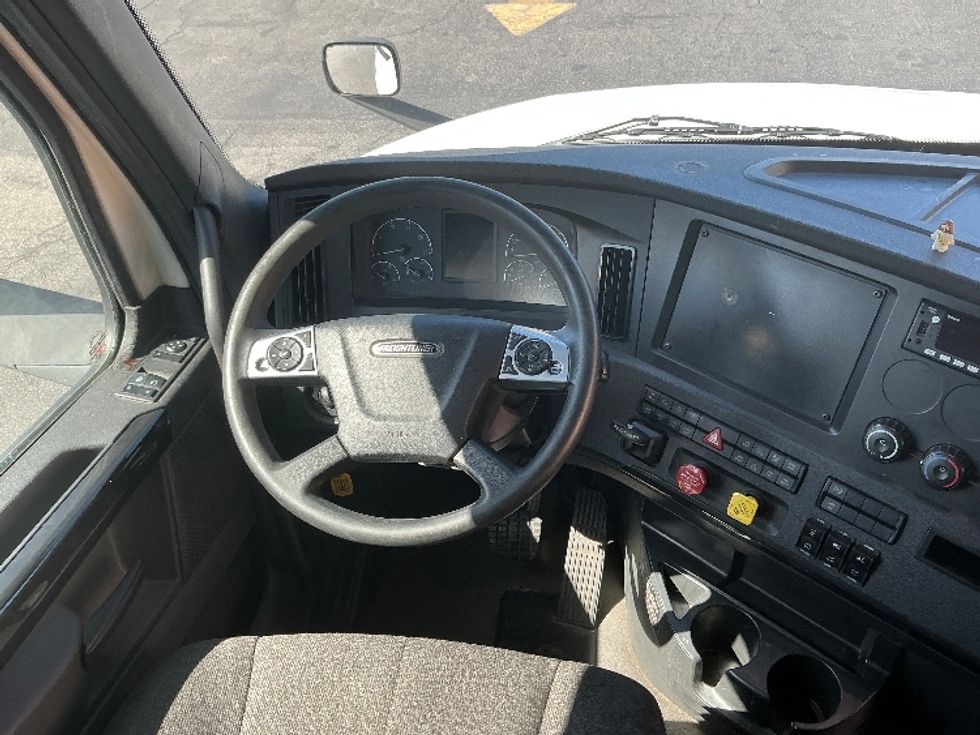 Sleeper Tractor-Heavy Duty Tractors-Freightliner-2024-T12664ST-Torrance-CA-657,175\n\t\tmiles-$ 83,250 - Image 11