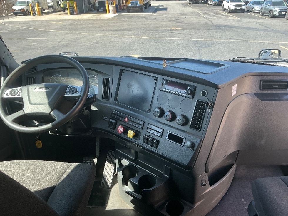 Sleeper Tractor-Heavy Duty Tractors-Freightliner-2024-T12664ST-Torrance-CA-657,175\n\t\tmiles-$ 83,250 - Image 12