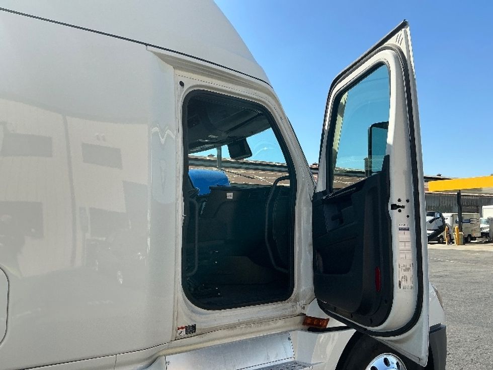 Sleeper Tractor-Heavy Duty Tractors-Freightliner-2024-T12664ST-Torrance-CA-657,175\n\t\tmiles-$ 83,250 - Image 13