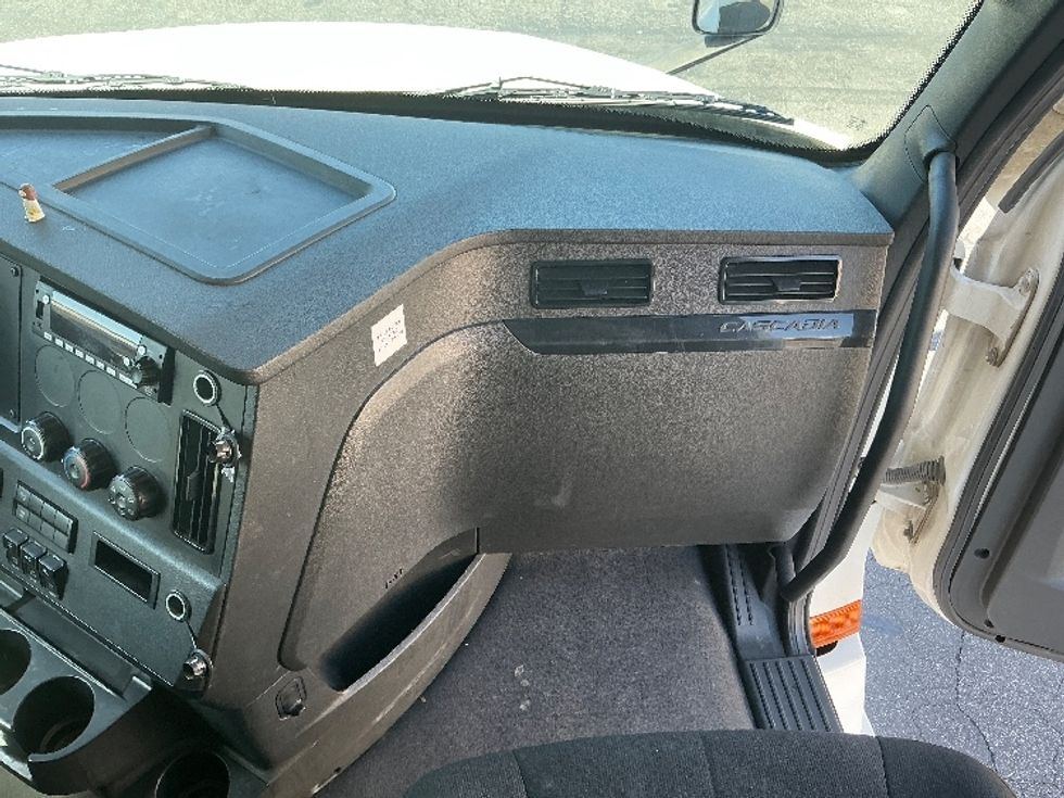 Sleeper Tractor-Heavy Duty Tractors-Freightliner-2024-T12664ST-Torrance-CA-657,175\n\t\tmiles-$ 83,250 - Image 14