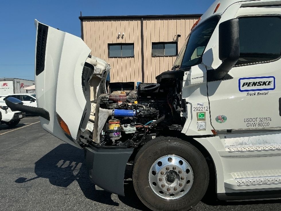 Sleeper Tractor-Heavy Duty Tractors-Freightliner-2024-T12664ST-Torrance-CA-657,175\n\t\tmiles-$ 83,250 - Image 21