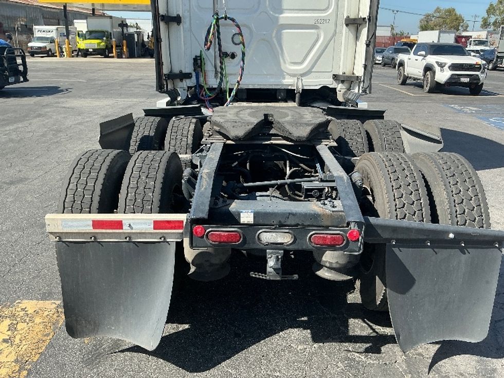 Sleeper Tractor-Heavy Duty Tractors-Freightliner-2024-T12664ST-Torrance-CA-657,175\n\t\tmiles-$ 83,250 - Image 6