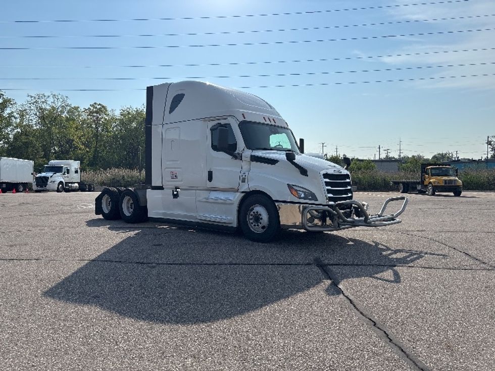 Sleeper Tractor-Heavy Duty Tractors-Freightliner-2024-T12664ST-Warren-MI-543,691\n\t\tmiles-$ 86,000 - Image 1