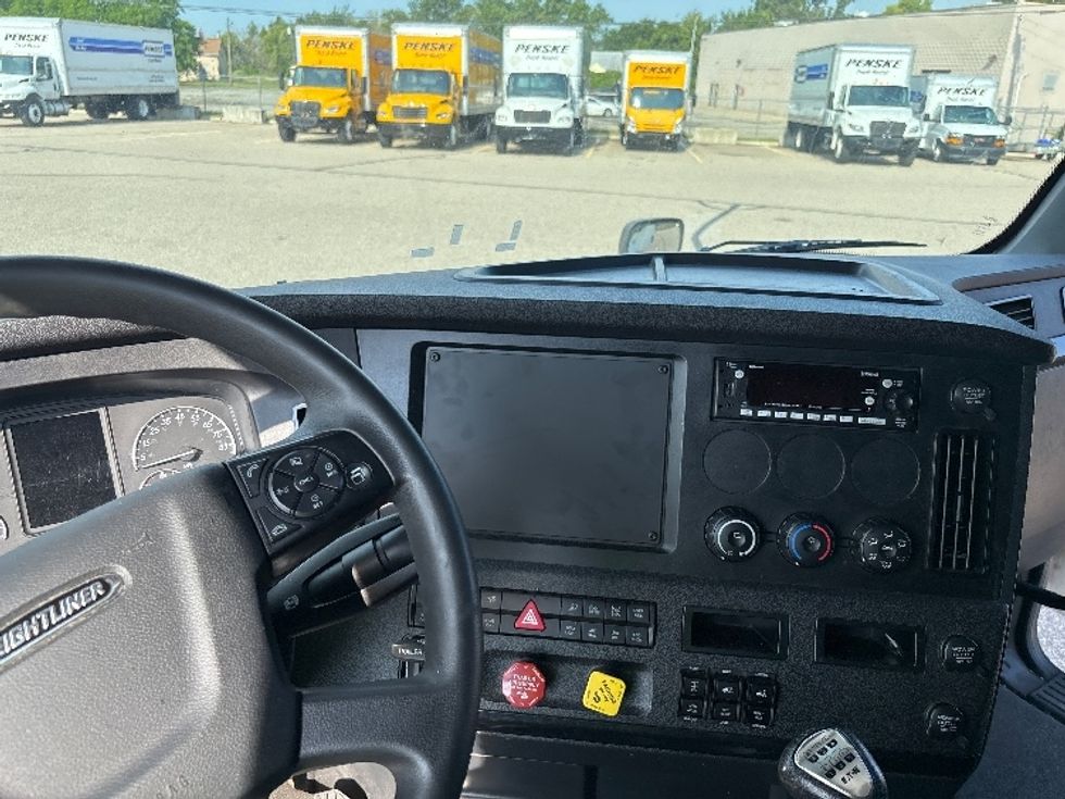 Sleeper Tractor-Heavy Duty Tractors-Freightliner-2024-T12664ST-Warren-MI-543,691\n\t\tmiles-$ 86,000 - Image 11