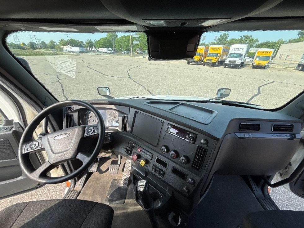 Sleeper Tractor-Heavy Duty Tractors-Freightliner-2024-T12664ST-Warren-MI-543,691\n\t\tmiles-$ 86,000 - Image 12