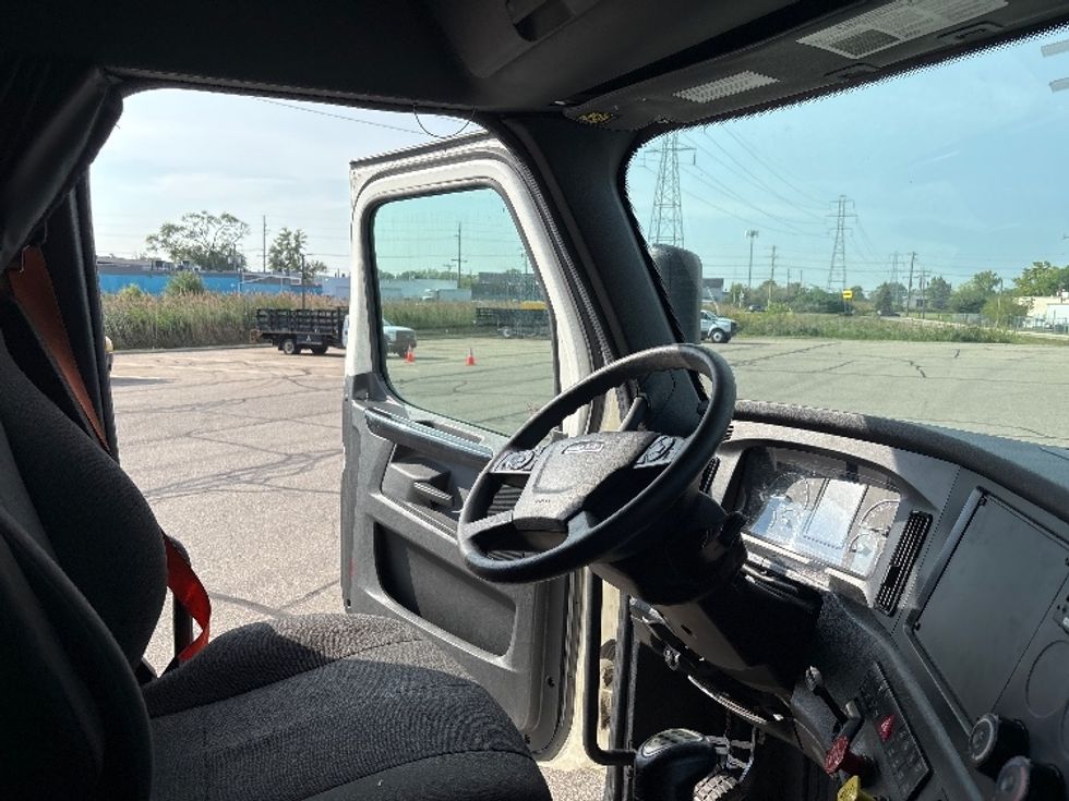 Sleeper Tractor-Heavy Duty Tractors-Freightliner-2024-T12664ST-Warren-MI-543,691\n\t\tmiles-$ 86,000 - Image 15