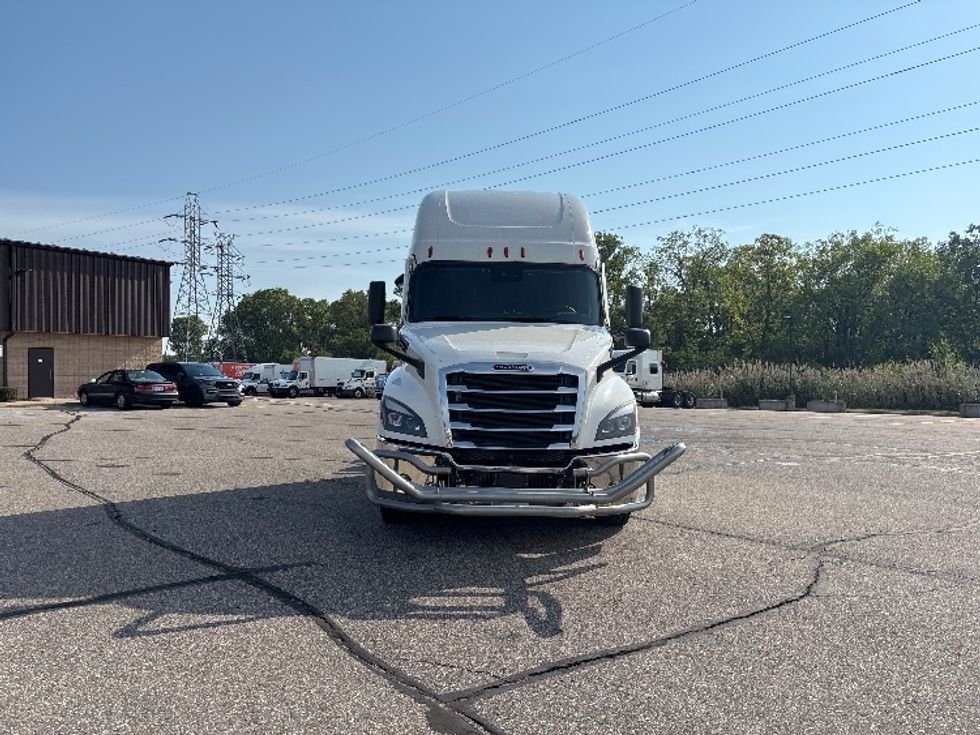 Sleeper Tractor-Heavy Duty Tractors-Freightliner-2024-T12664ST-Warren-MI-543,691\n\t\tmiles-$ 86,000 - Image 2