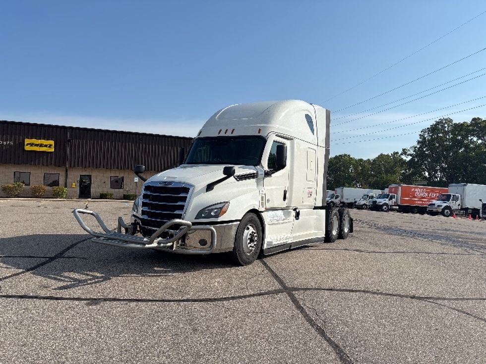 Sleeper Tractor-Heavy Duty Tractors-Freightliner-2024-T12664ST-Warren-MI-543,691\n\t\tmiles-$ 86,000 - Image 3