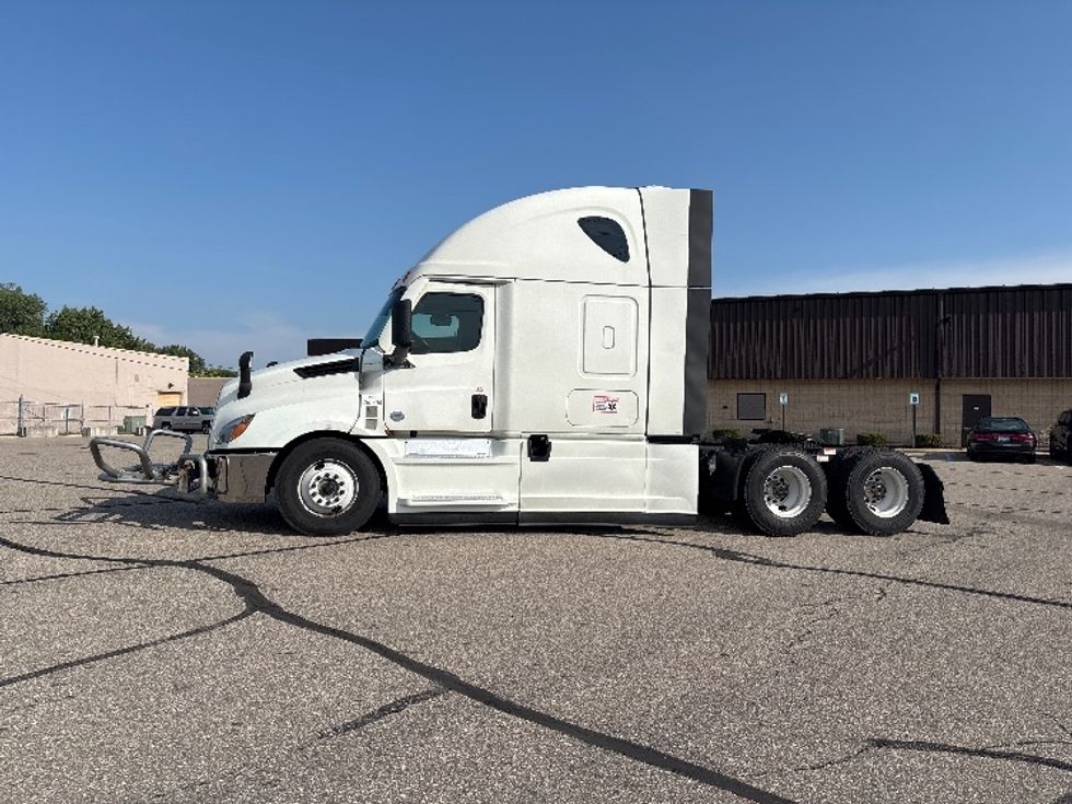 Sleeper Tractor-Heavy Duty Tractors-Freightliner-2024-T12664ST-Warren-MI-543,691\n\t\tmiles-$ 86,000 - Image 4