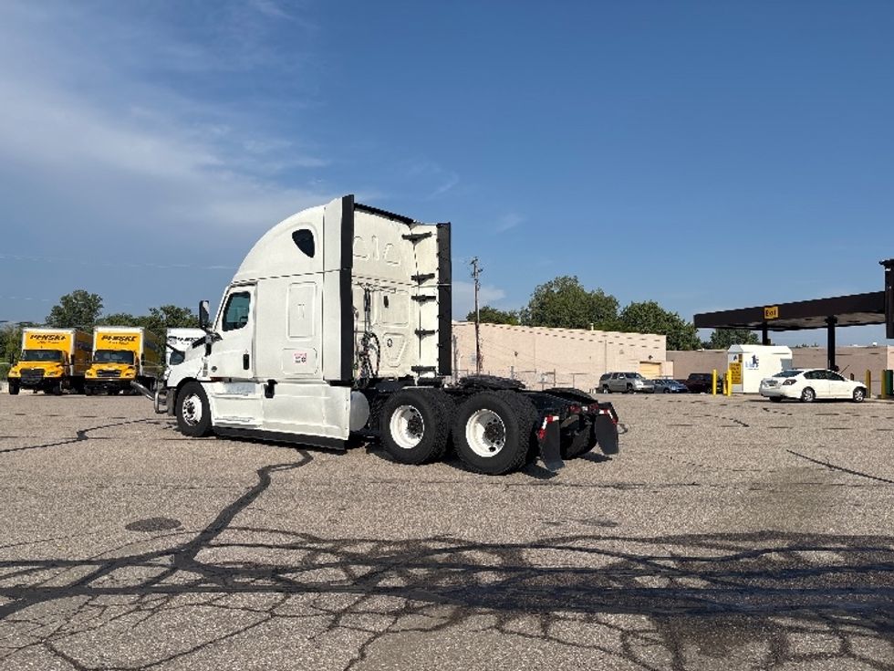 Sleeper Tractor-Heavy Duty Tractors-Freightliner-2024-T12664ST-Warren-MI-543,691\n\t\tmiles-$ 86,000 - Image 5