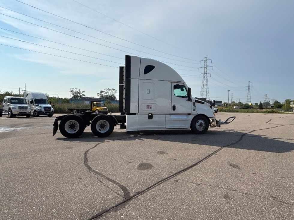 Sleeper Tractor-Heavy Duty Tractors-Freightliner-2024-T12664ST-Warren-MI-543,691\n\t\tmiles-$ 86,000 - Image 8