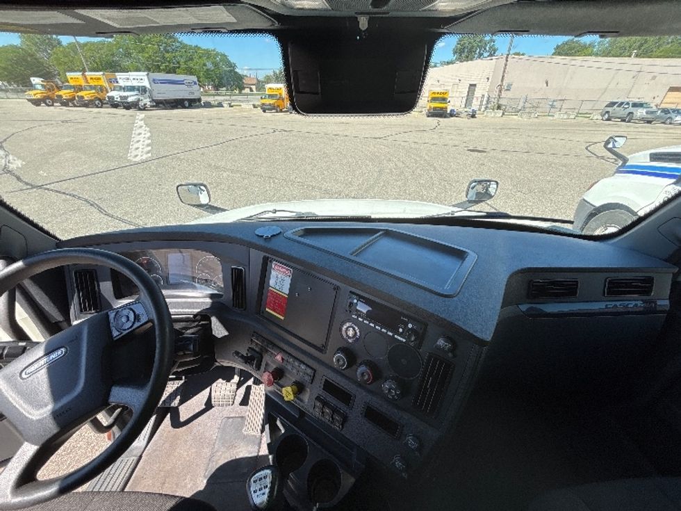 Sleeper Tractor-Heavy Duty Tractors-Freightliner-2024-T12664ST-Warren-MI-612,646\n\t\tmiles-$ 80,000 - Image 12