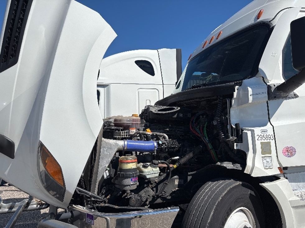 Sleeper Tractor-Heavy Duty Tractors-Freightliner-2024-T12664ST-Warren-MI-612,646\n\t\tmiles-$ 80,000 - Image 21