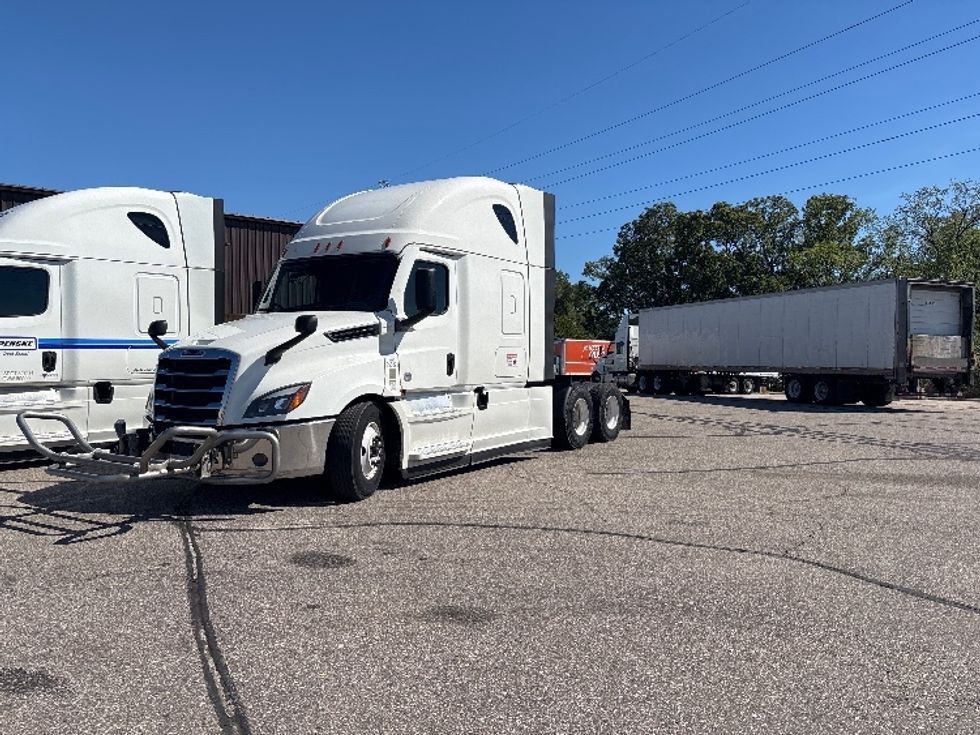Sleeper Tractor-Heavy Duty Tractors-Freightliner-2024-T12664ST-Warren-MI-612,646\n\t\tmiles-$ 80,000 - Image 3