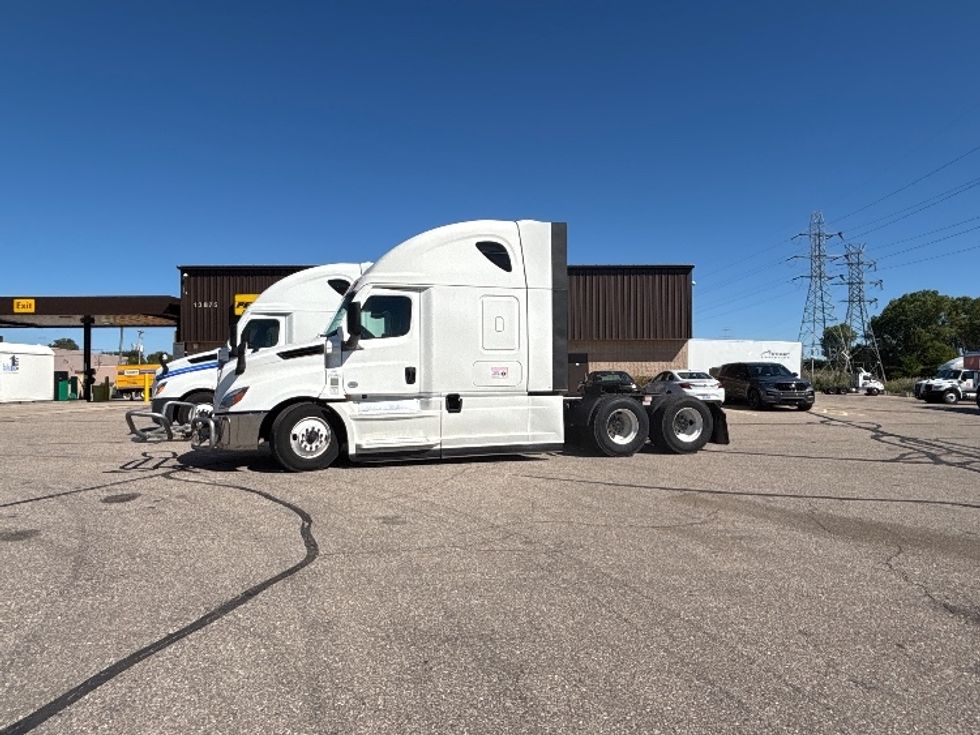 Sleeper Tractor-Heavy Duty Tractors-Freightliner-2024-T12664ST-Warren-MI-612,646\n\t\tmiles-$ 80,000 - Image 4