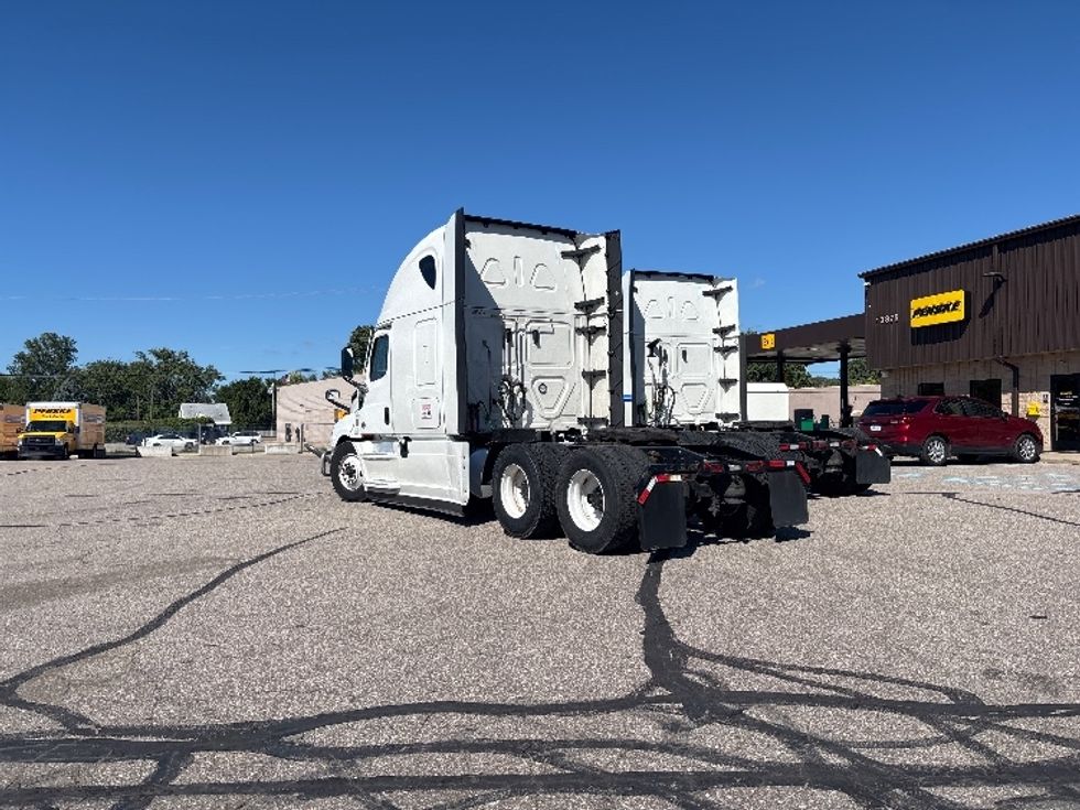 Sleeper Tractor-Heavy Duty Tractors-Freightliner-2024-T12664ST-Warren-MI-612,646\n\t\tmiles-$ 80,000 - Image 5