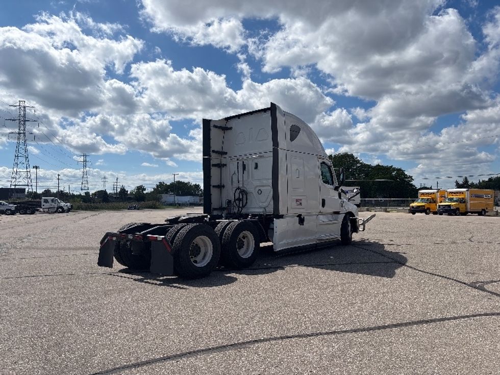 Sleeper Tractor-Heavy Duty Tractors-Freightliner-2024-T12664ST-Warren-MI-612,646\n\t\tmiles-$ 80,000 - Image 7