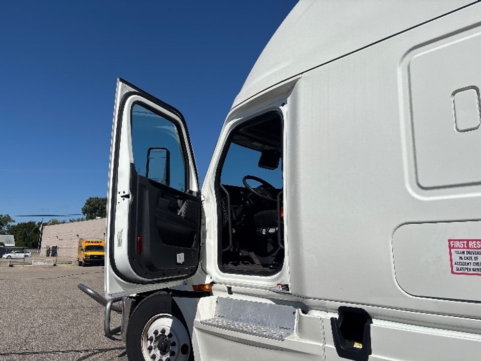 Sleeper Tractor-Heavy Duty Tractors-Freightliner-2024-T12664ST-Warren-MI-612,646\n\t\tmiles-$ 80,000 - Image 9