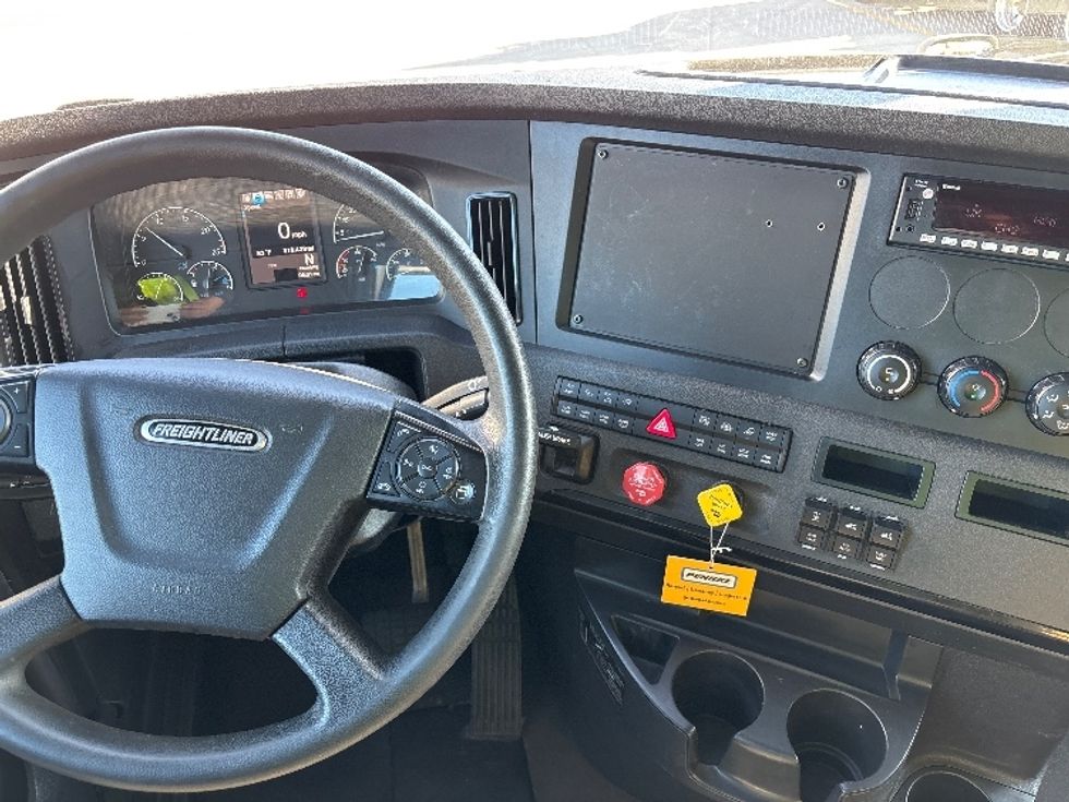 Sleeper Tractor-Heavy Duty Tractors-Freightliner-2024-T12664ST-West Fargo-ND-544,941\n\t\tmiles-$ 77,500 - Image 11