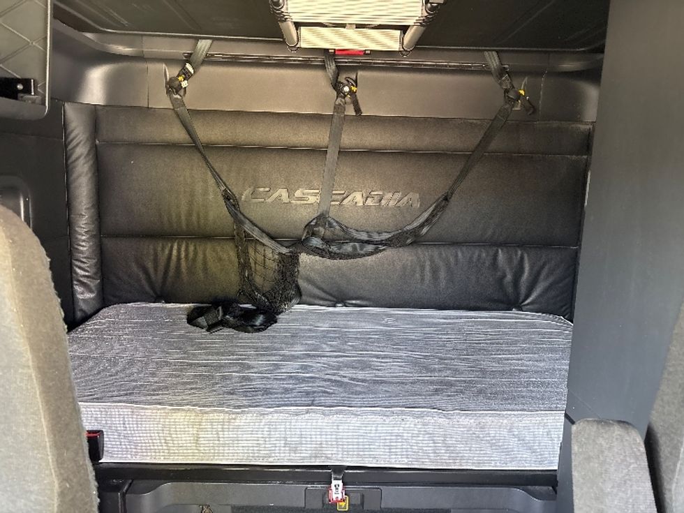 Sleeper Tractor-Heavy Duty Tractors-Freightliner-2024-T12664ST-West Fargo-ND-544,941\n\t\tmiles-$ 77,500 - Image 16