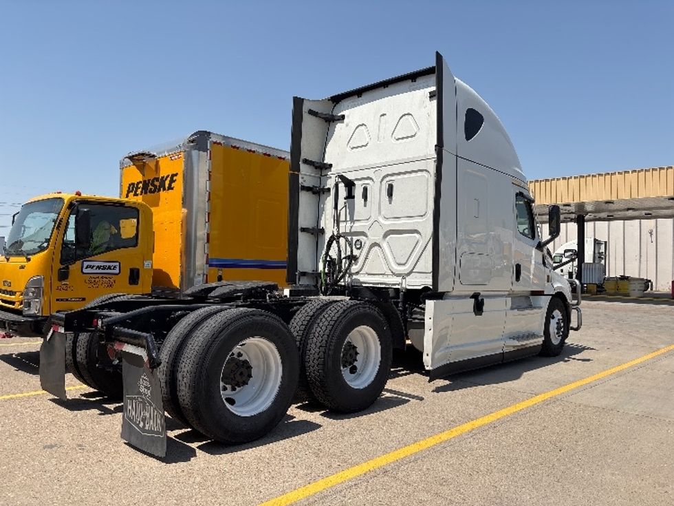 Sleeper Tractor-Heavy Duty Tractors-Freightliner-2024-T12664ST-West Fargo-ND-544,941\n\t\tmiles-$ 77,500 - Image 7