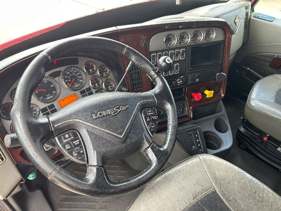Sleeper Tractor-Heavy Duty Tractors-International-2017-LONESTAR-Houston-TX-327,960\n\t\tmiles-$ 75,000 - Image 10