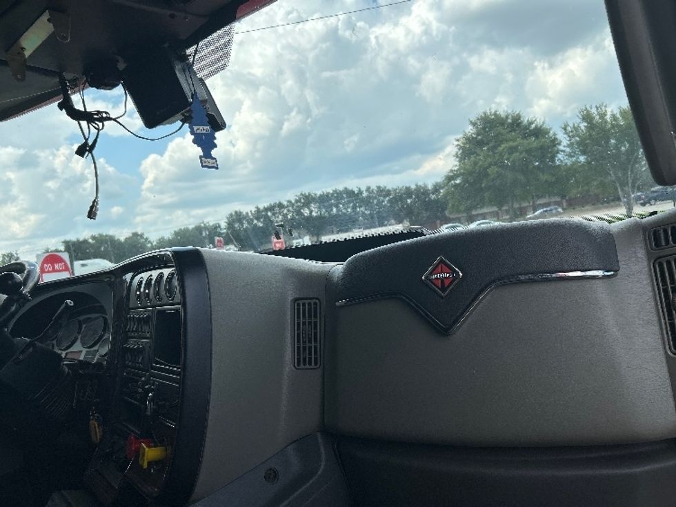 Sleeper Tractor-Heavy Duty Tractors-International-2017-LONESTAR-Houston-TX-327,960\n\t\tmiles-$ 75,000 - Image 14