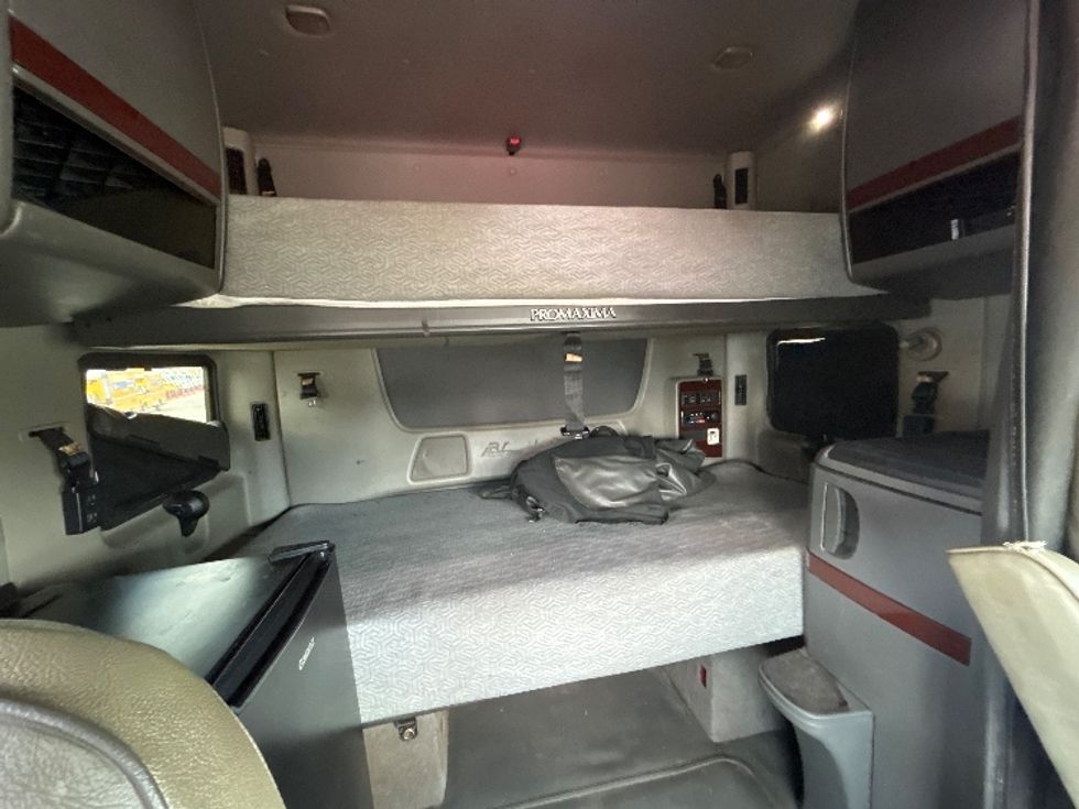 Sleeper Tractor-Heavy Duty Tractors-International-2017-LONESTAR-Houston-TX-327,960\n\t\tmiles-$ 75,000 - Image 16