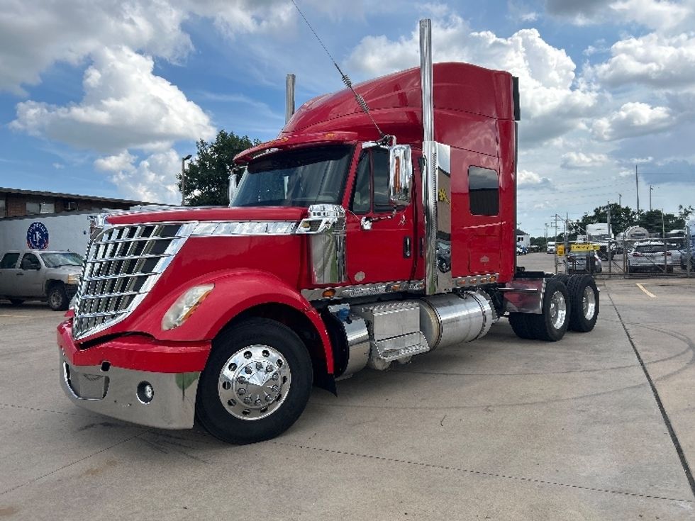 Sleeper Tractor-Heavy Duty Tractors-International-2017-LONESTAR-Houston-TX-327,960\n\t\tmiles-$ 75,000 - Image 3