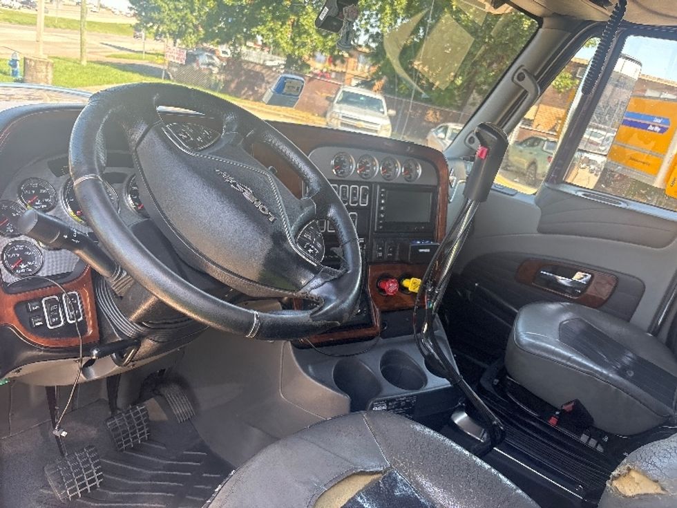 Sleeper Tractor-Heavy Duty Tractors-International-2017-LONESTAR-Houston-TX-385,037\n\t\tmiles-$ 71,000 - Image 10