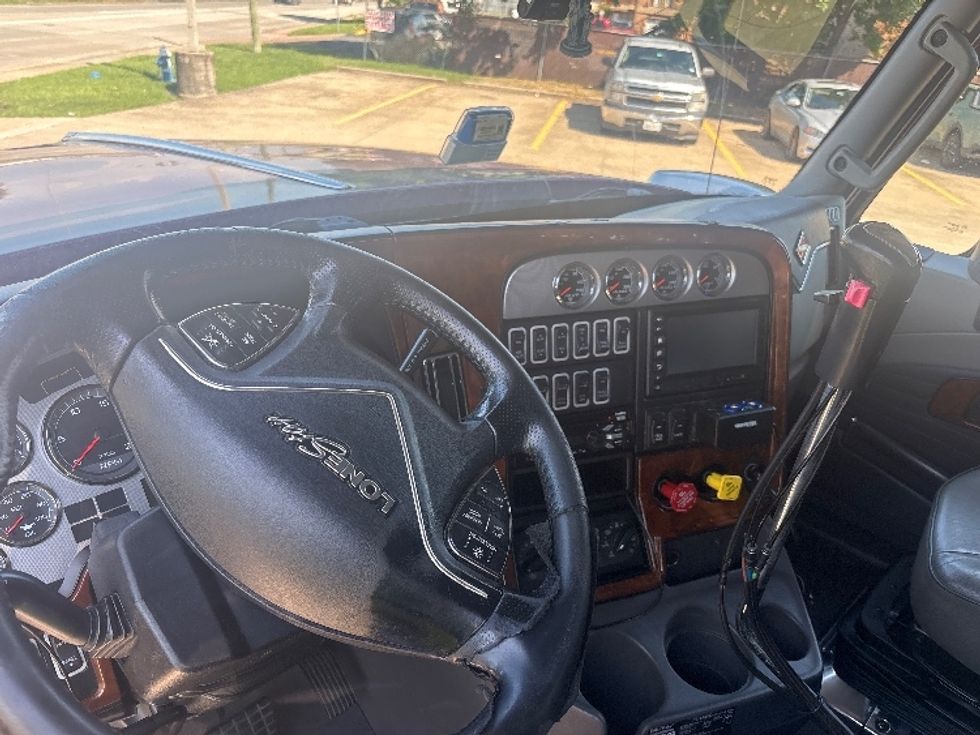 Sleeper Tractor-Heavy Duty Tractors-International-2017-LONESTAR-Houston-TX-385,037\n\t\tmiles-$ 71,000 - Image 11