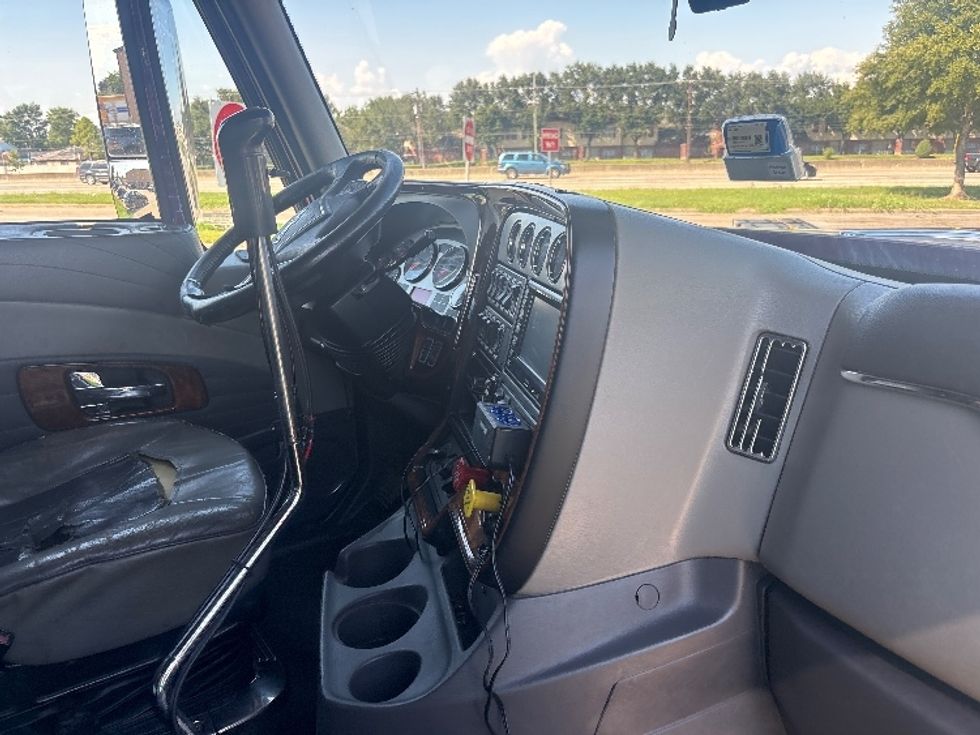 Sleeper Tractor-Heavy Duty Tractors-International-2017-LONESTAR-Houston-TX-385,037\n\t\tmiles-$ 71,000 - Image 14