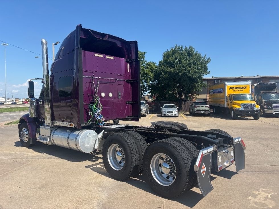 Sleeper Tractor-Heavy Duty Tractors-International-2017-LONESTAR-Houston-TX-385,037\n\t\tmiles-$ 71,000 - Image 5