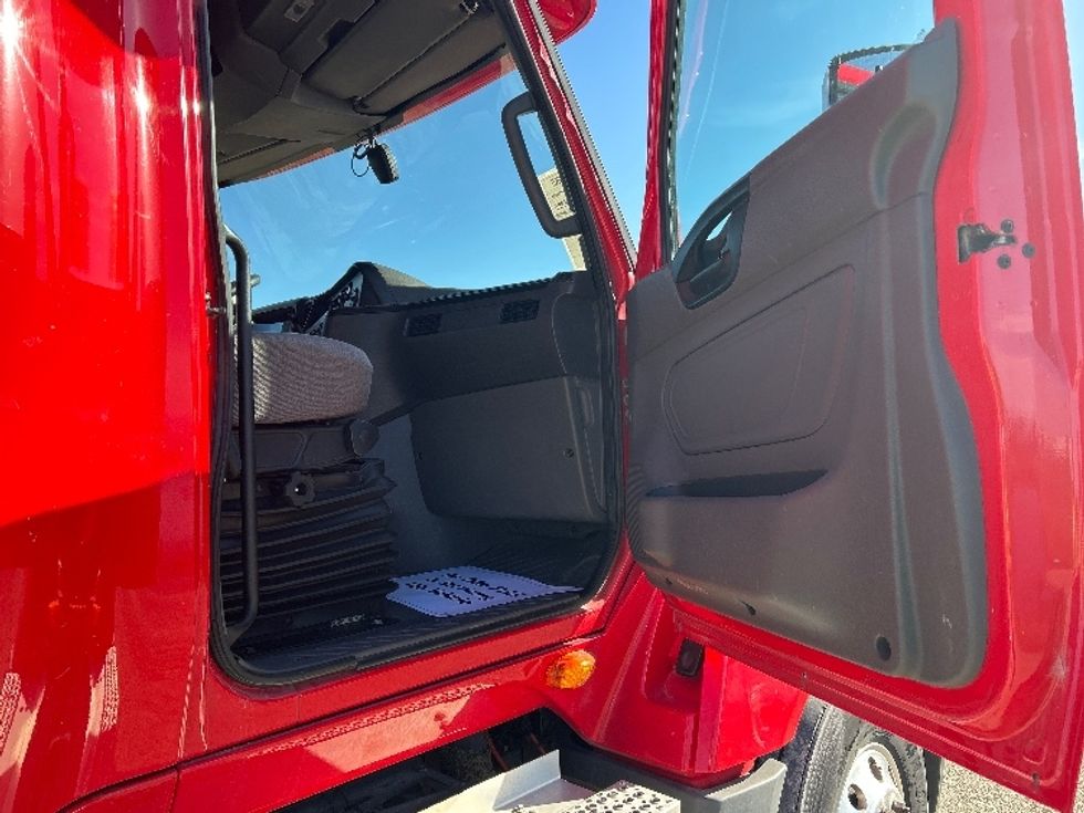 Sleeper Tractor-Heavy Duty Tractors-International-2018-LT625-Sturtevant-WI-286,334\n\t\tmiles-$ 45,250 - Image 12