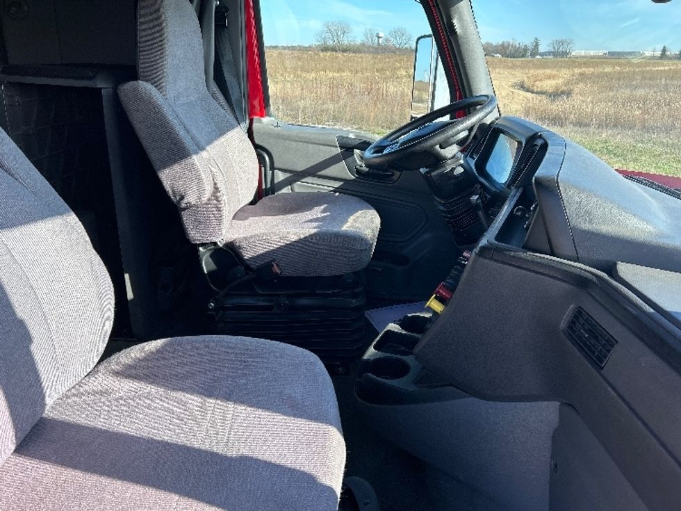 Sleeper Tractor-Heavy Duty Tractors-International-2018-LT625-Sturtevant-WI-286,334\n\t\tmiles-$ 45,250 - Image 14