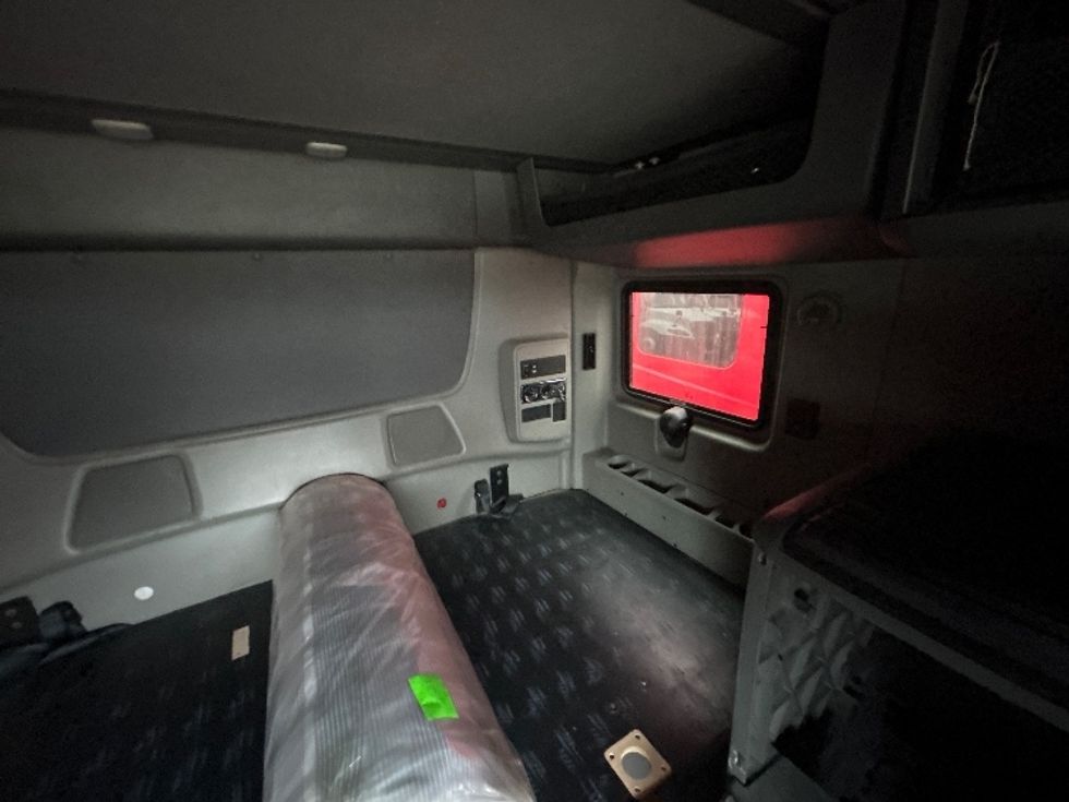 Sleeper Tractor-Heavy Duty Tractors-International-2018-LT625-Sturtevant-WI-286,334\n\t\tmiles-$ 45,250 - Image 17