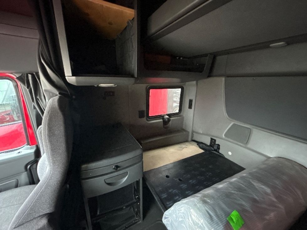 Sleeper Tractor-Heavy Duty Tractors-International-2018-LT625-Sturtevant-WI-286,334\n\t\tmiles-$ 45,250 - Image 18