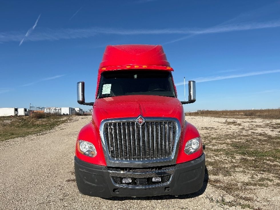 Sleeper Tractor-Heavy Duty Tractors-International-2018-LT625-Sturtevant-WI-286,334\n\t\tmiles-$ 45,250 - Image 2