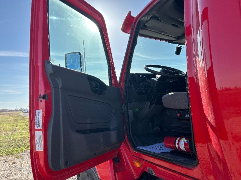 Sleeper Tractor-Heavy Duty Tractors-International-2018-LT625-Sturtevant-WI-286,334\n\t\tmiles-$ 45,250 - Image 9