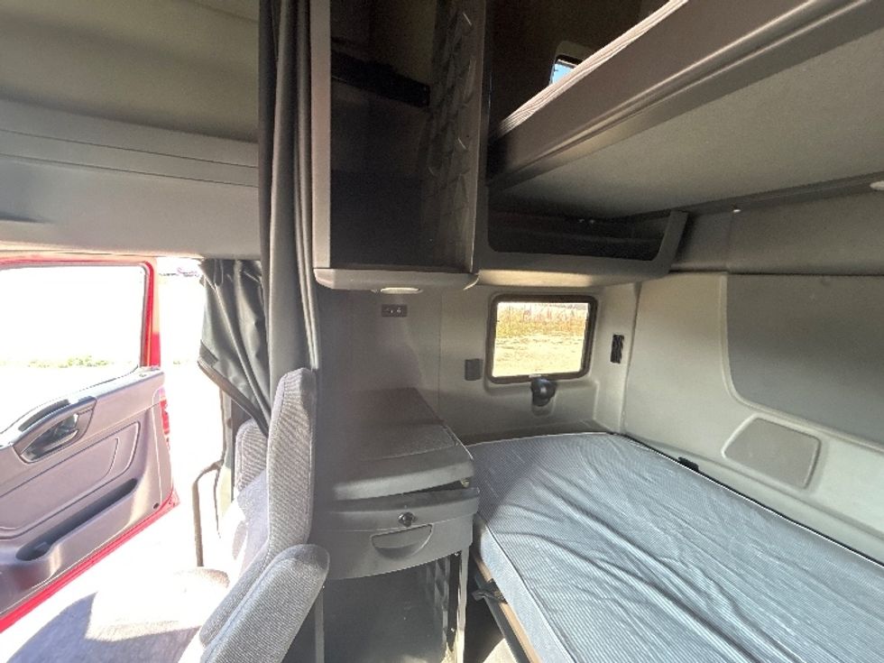 Sleeper Tractor-Heavy Duty Tractors-International-2018-LT625-Sturtevant-WI-329,755\n\t\tmiles-$ 45,000 - Image 19