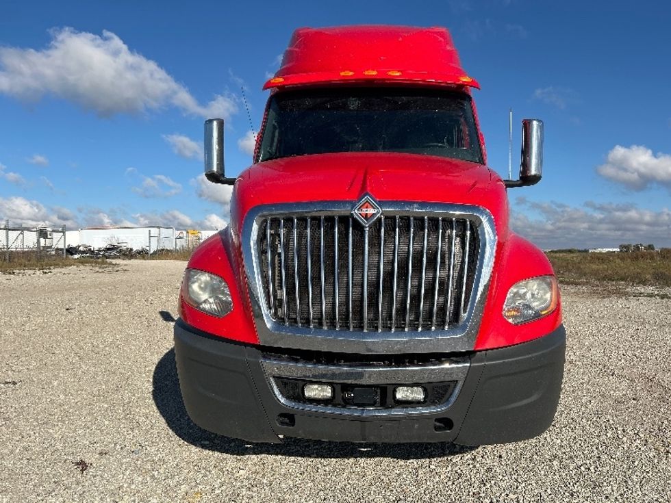 Sleeper Tractor-Heavy Duty Tractors-International-2018-LT625-Sturtevant-WI-329,755\n\t\tmiles-$ 45,000 - Image 2