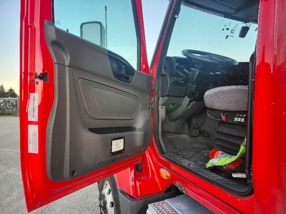 Sleeper Tractor-Heavy Duty Tractors-International-2018-LT625-Sturtevant-WI-337,415\n\t\tmiles-$ 44,500 - Image 9