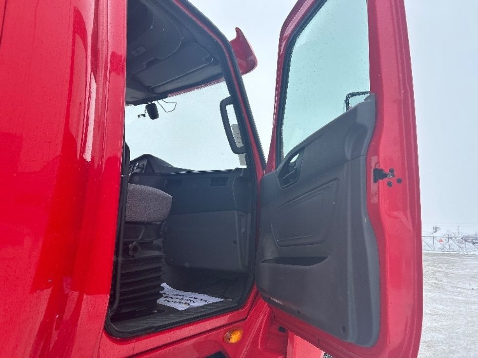 Sleeper Tractor-Heavy Duty Tractors-International-2018-LT625-Sturtevant-WI-339,626\n\t\tmiles-$ 42,250 - Image 13