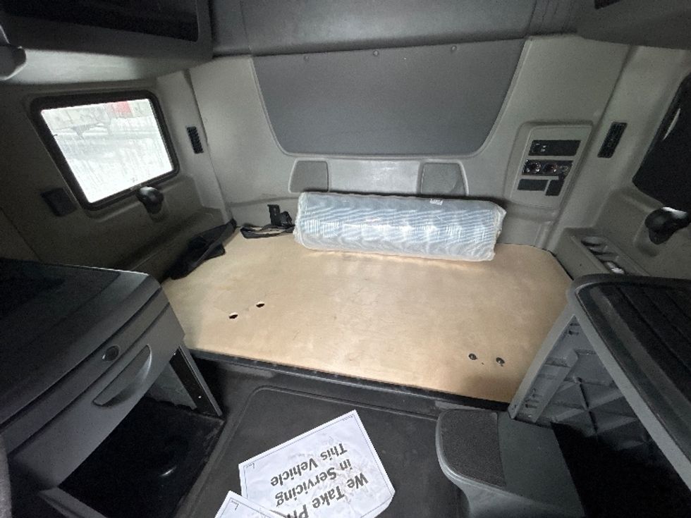 Sleeper Tractor-Heavy Duty Tractors-International-2018-LT625-Sturtevant-WI-339,626\n\t\tmiles-$ 42,250 - Image 16