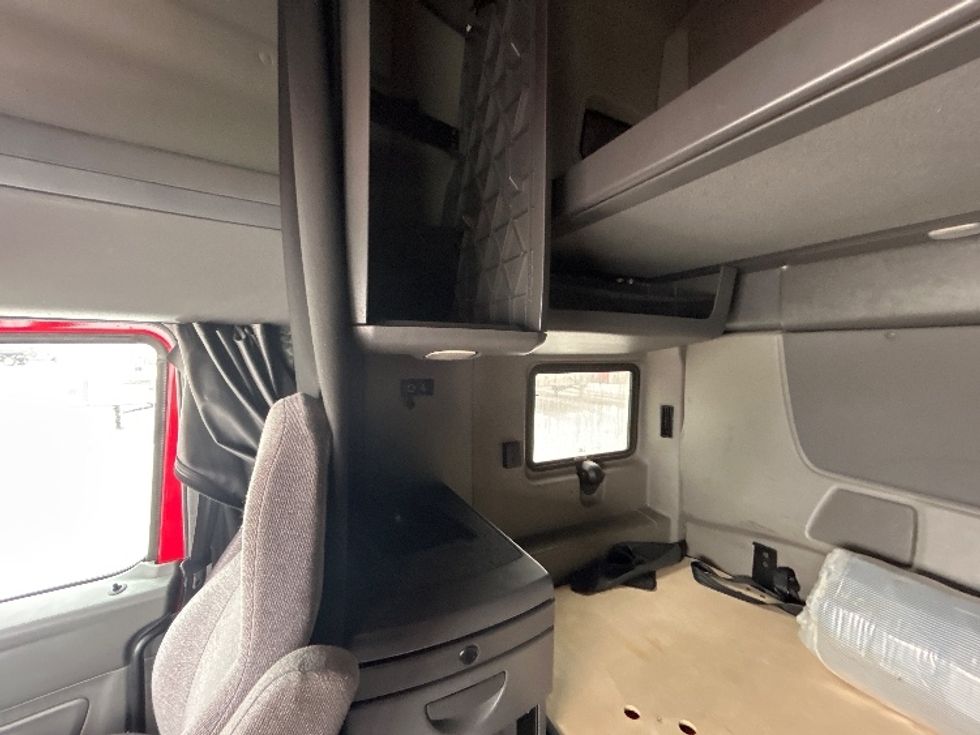 Sleeper Tractor-Heavy Duty Tractors-International-2018-LT625-Sturtevant-WI-339,626\n\t\tmiles-$ 42,250 - Image 18