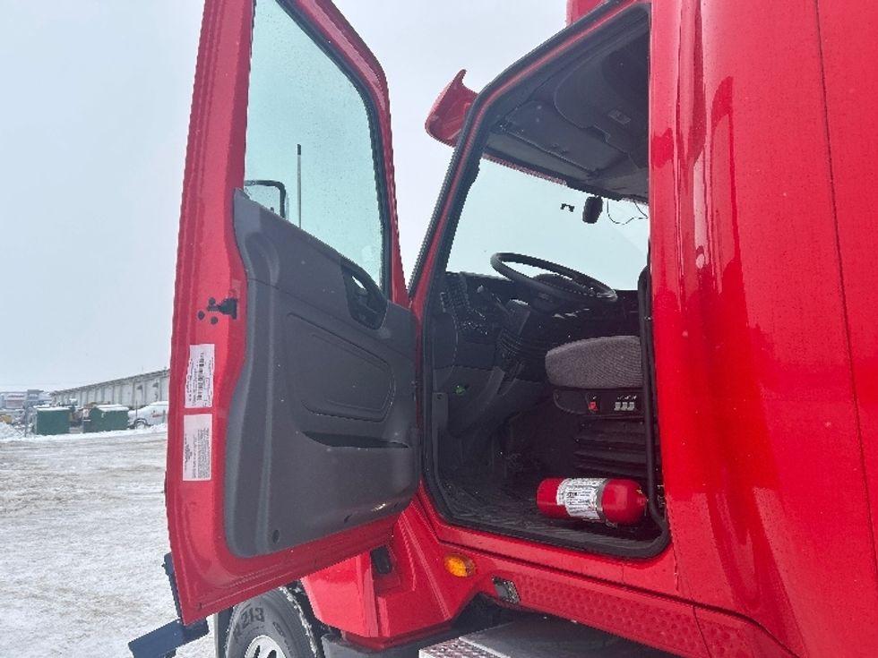 Sleeper Tractor-Heavy Duty Tractors-International-2018-LT625-Sturtevant-WI-339,626\n\t\tmiles-$ 42,250 - Image 9