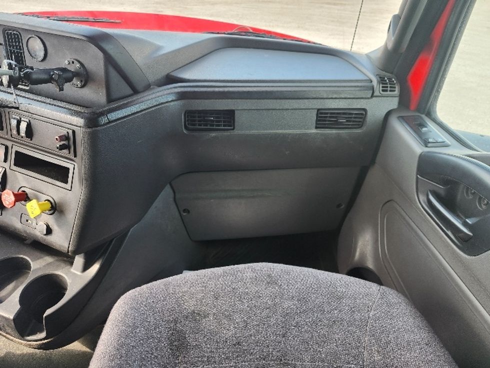 Sleeper Tractor-Heavy Duty Tractors-International-2018-LT625-Sturtevant-WI-351,907\n\t\tmiles-$ 41,750 - Image 14