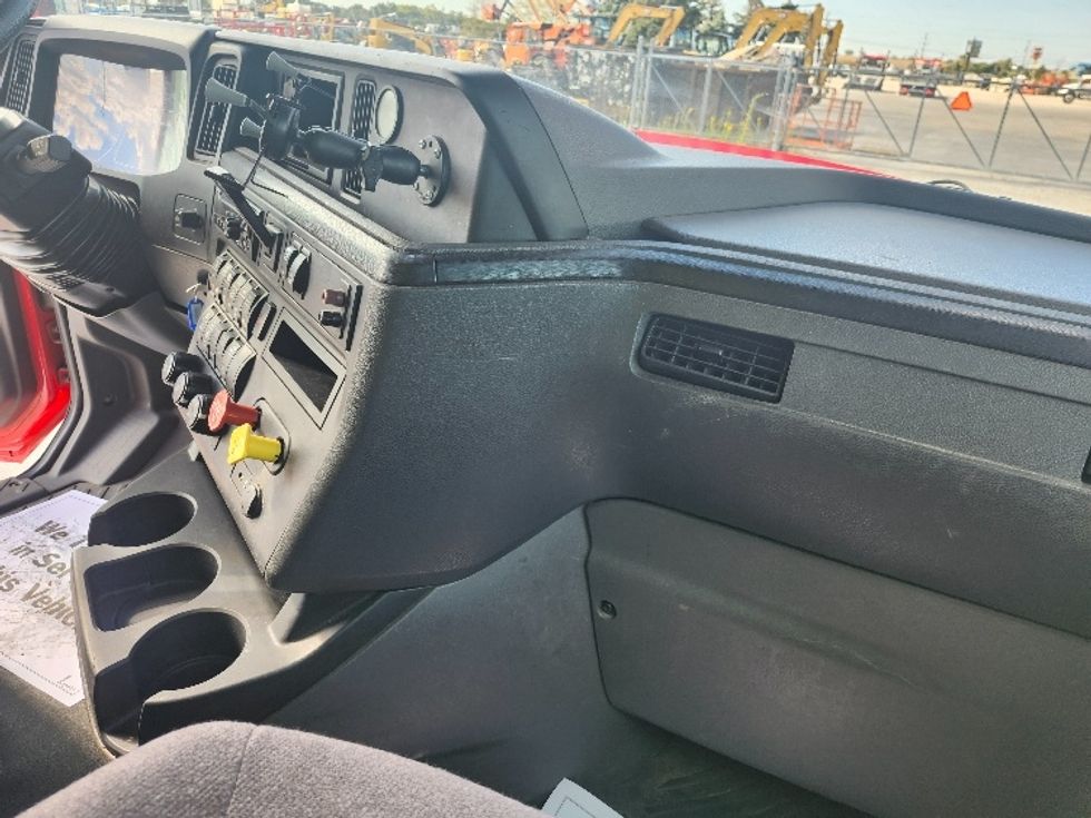 Sleeper Tractor-Heavy Duty Tractors-International-2018-LT625-Sturtevant-WI-351,907\n\t\tmiles-$ 41,750 - Image 15