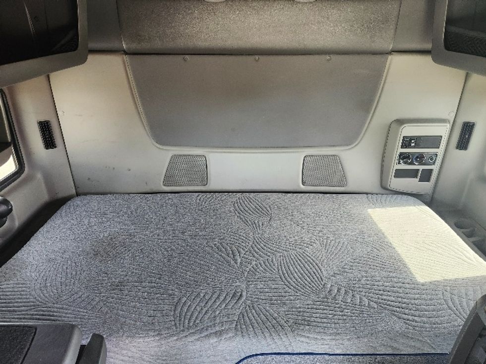 Sleeper Tractor-Heavy Duty Tractors-International-2018-LT625-Sturtevant-WI-351,907\n\t\tmiles-$ 41,750 - Image 16